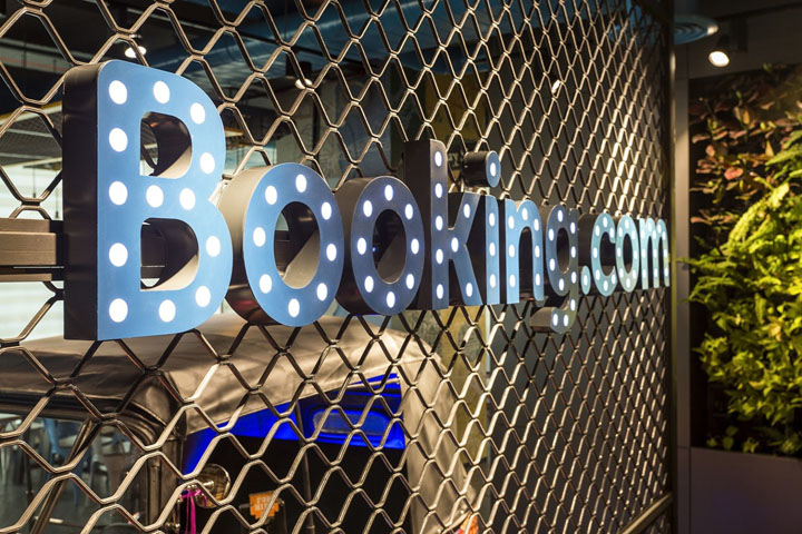 歌舞青春 Booking.com缤客孟买办公设计欣赏