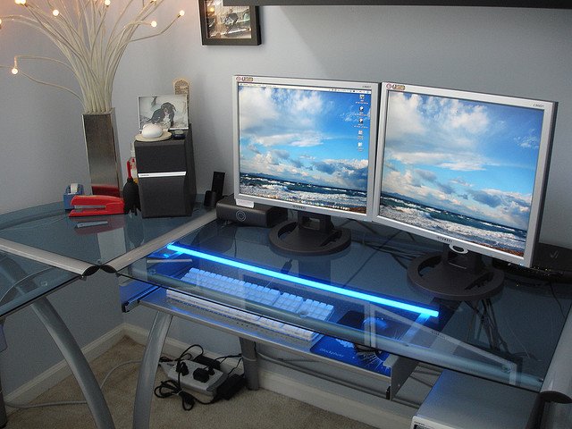 25个SOHO一族超棒的工作台欣赏